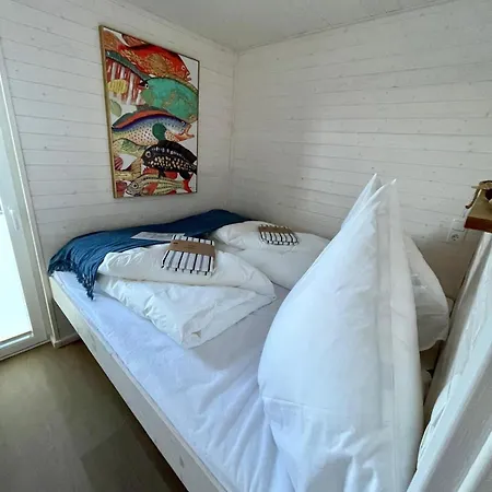 Hausboot Lillemor Burgtiefe Ferienhaus *