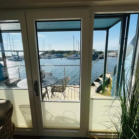 Hausboot Lillemor Burgtiefe Φέμαρν